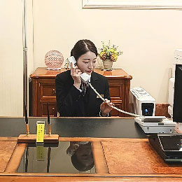 サービススタッフ<br>(フロント)